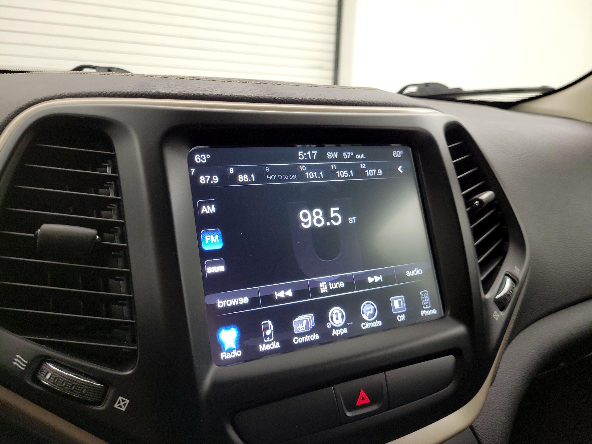 Thumbnail: 2017 Jeep Cherokee - 15