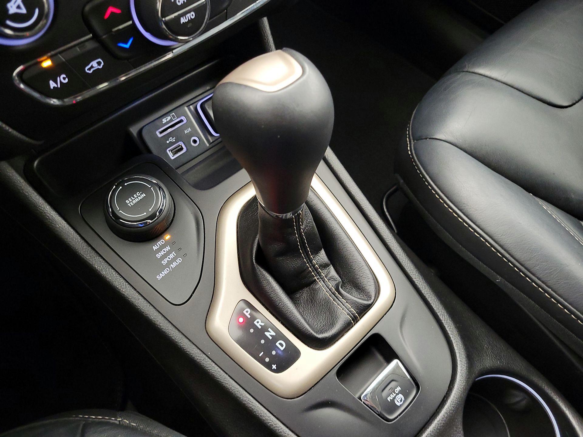 Thumbnail: 2017 Jeep Cherokee - 17