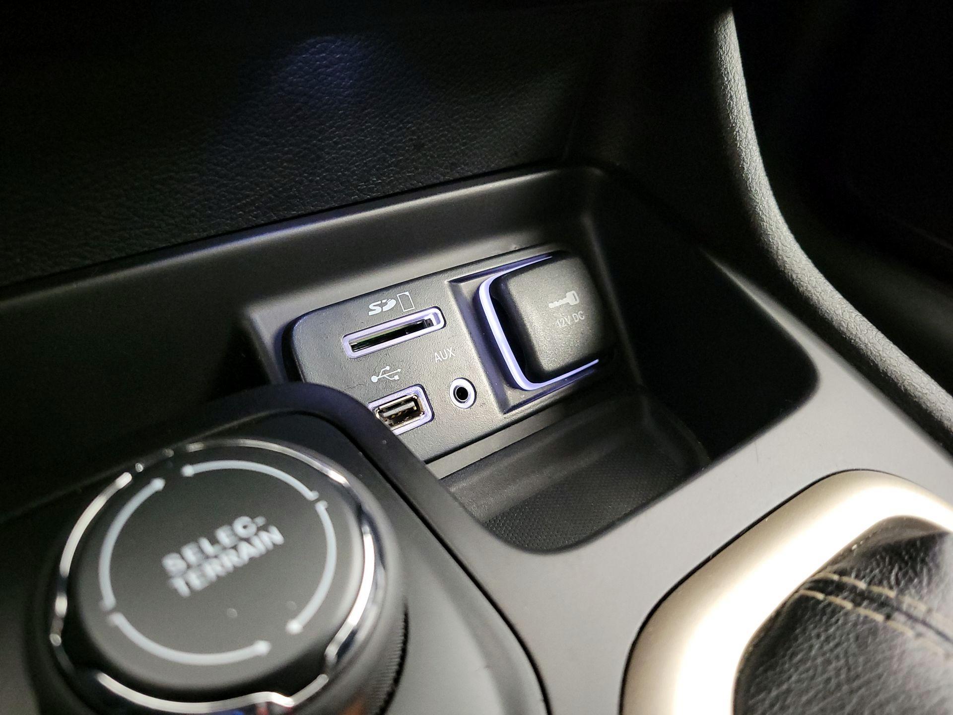 Thumbnail: 2017 Jeep Cherokee - 18