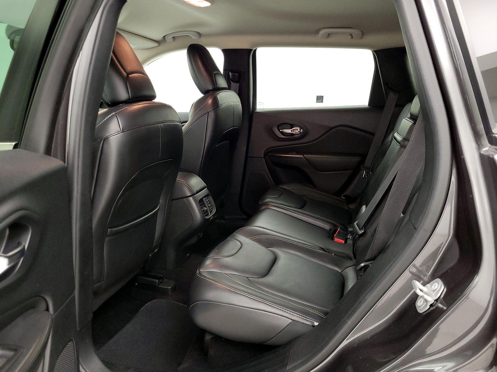 Thumbnail: 2017 Jeep Cherokee - 19