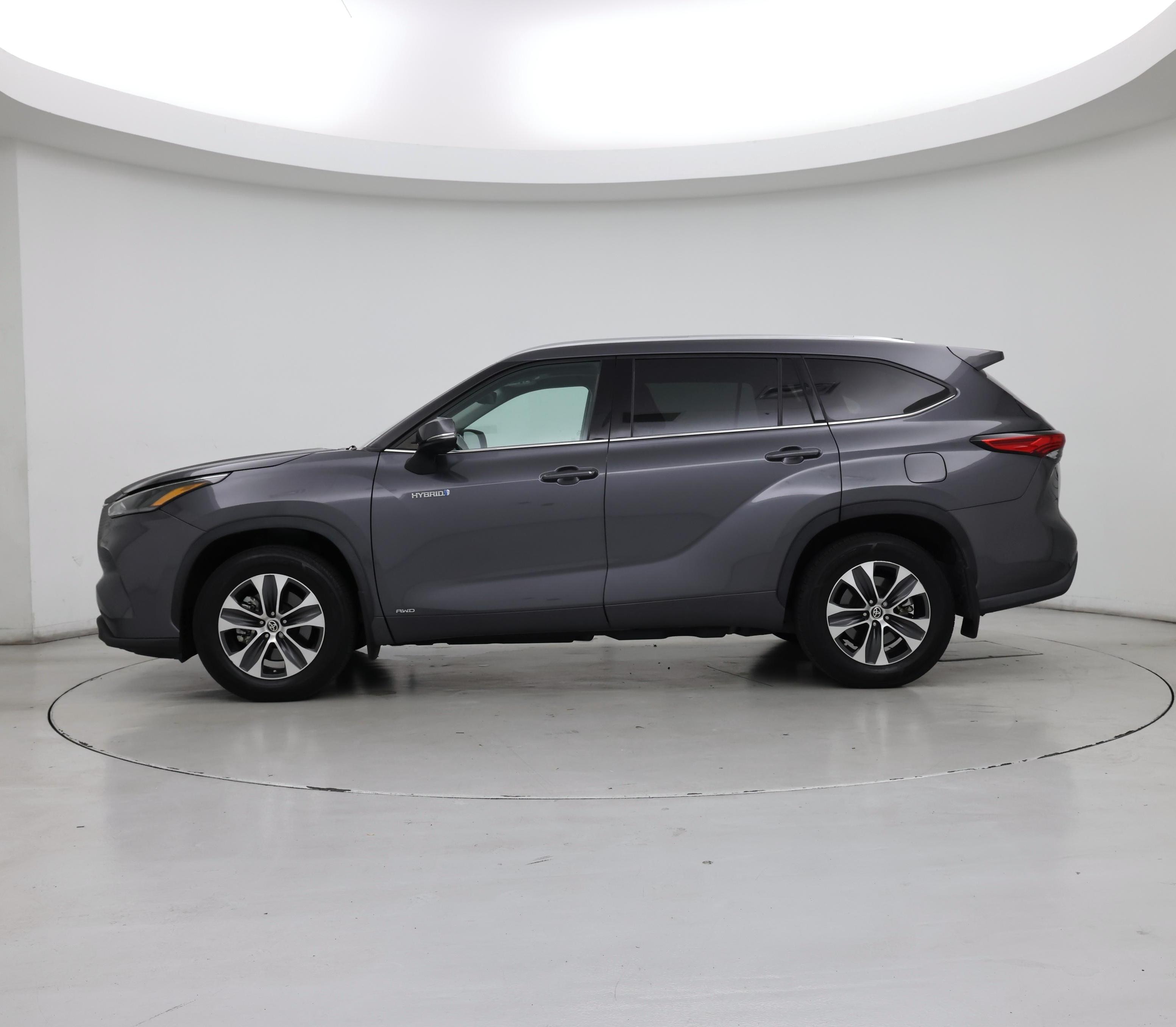 Thumbnail: 2021 Toyota Highlander - 3