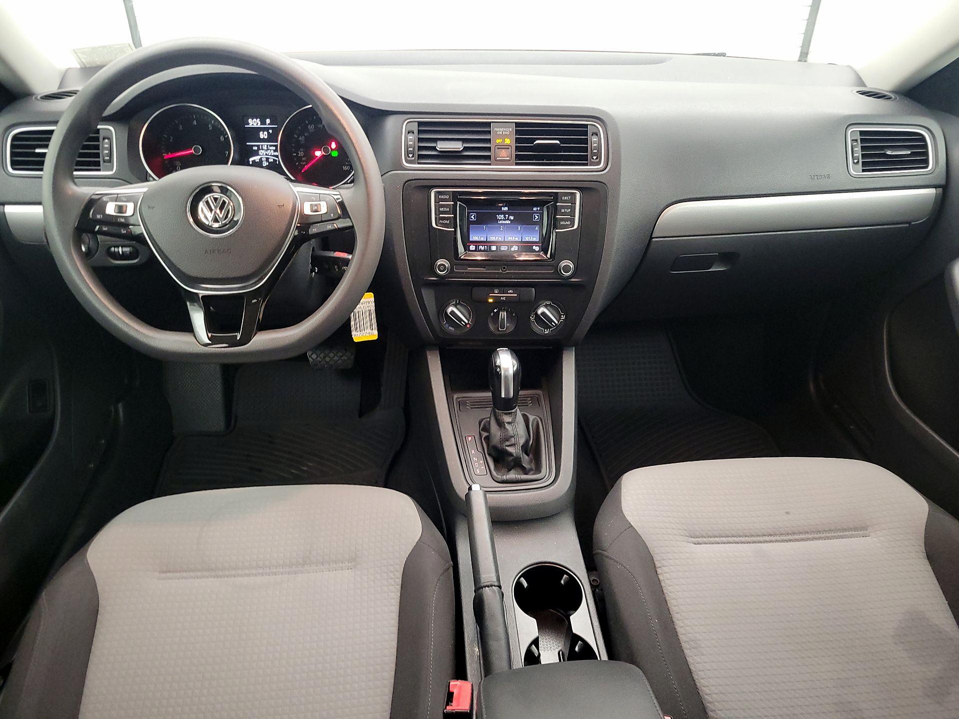 Thumbnail: 2017 Volkswagen Jetta - 9