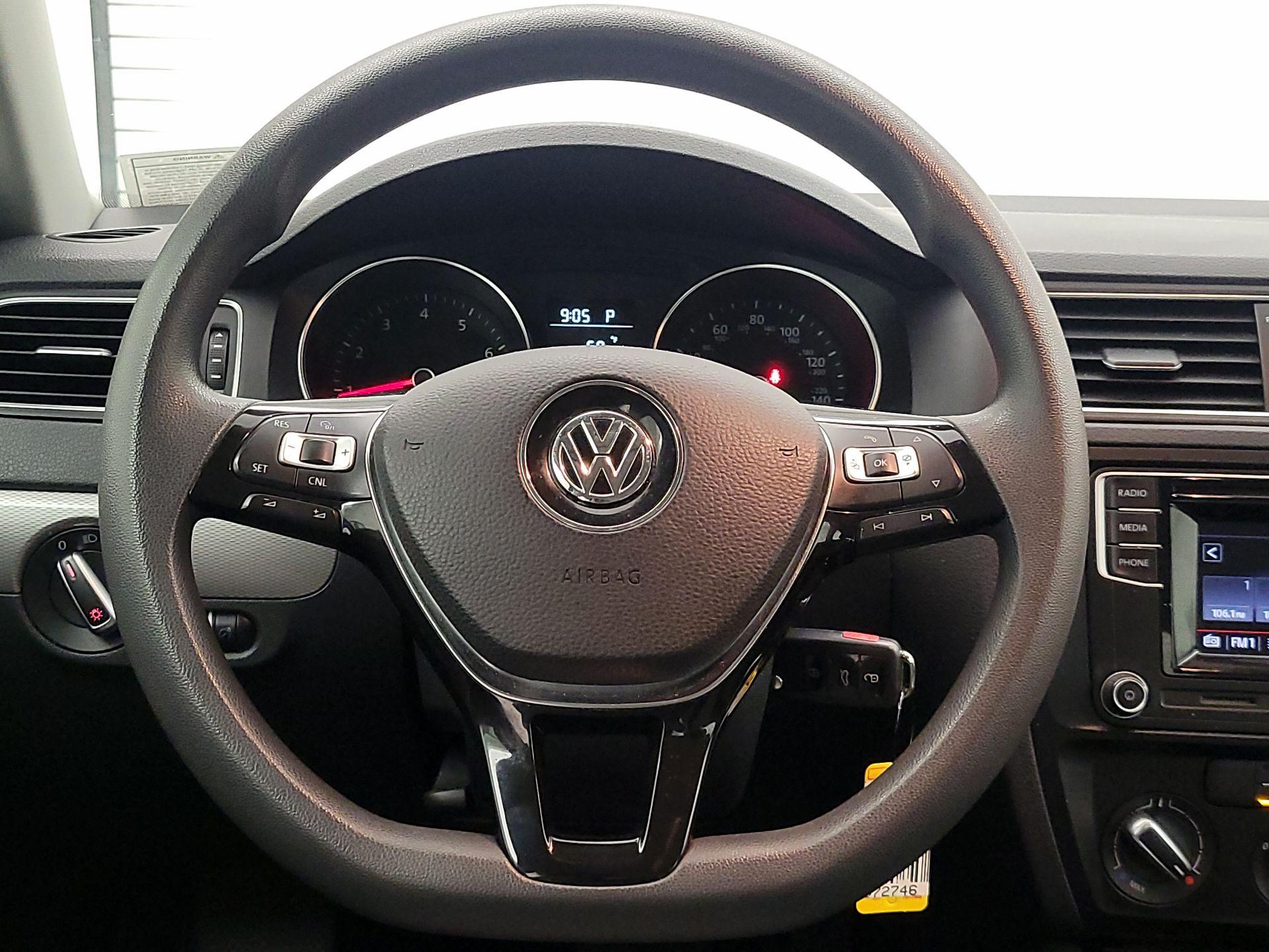 Thumbnail: 2017 Volkswagen Jetta - 10