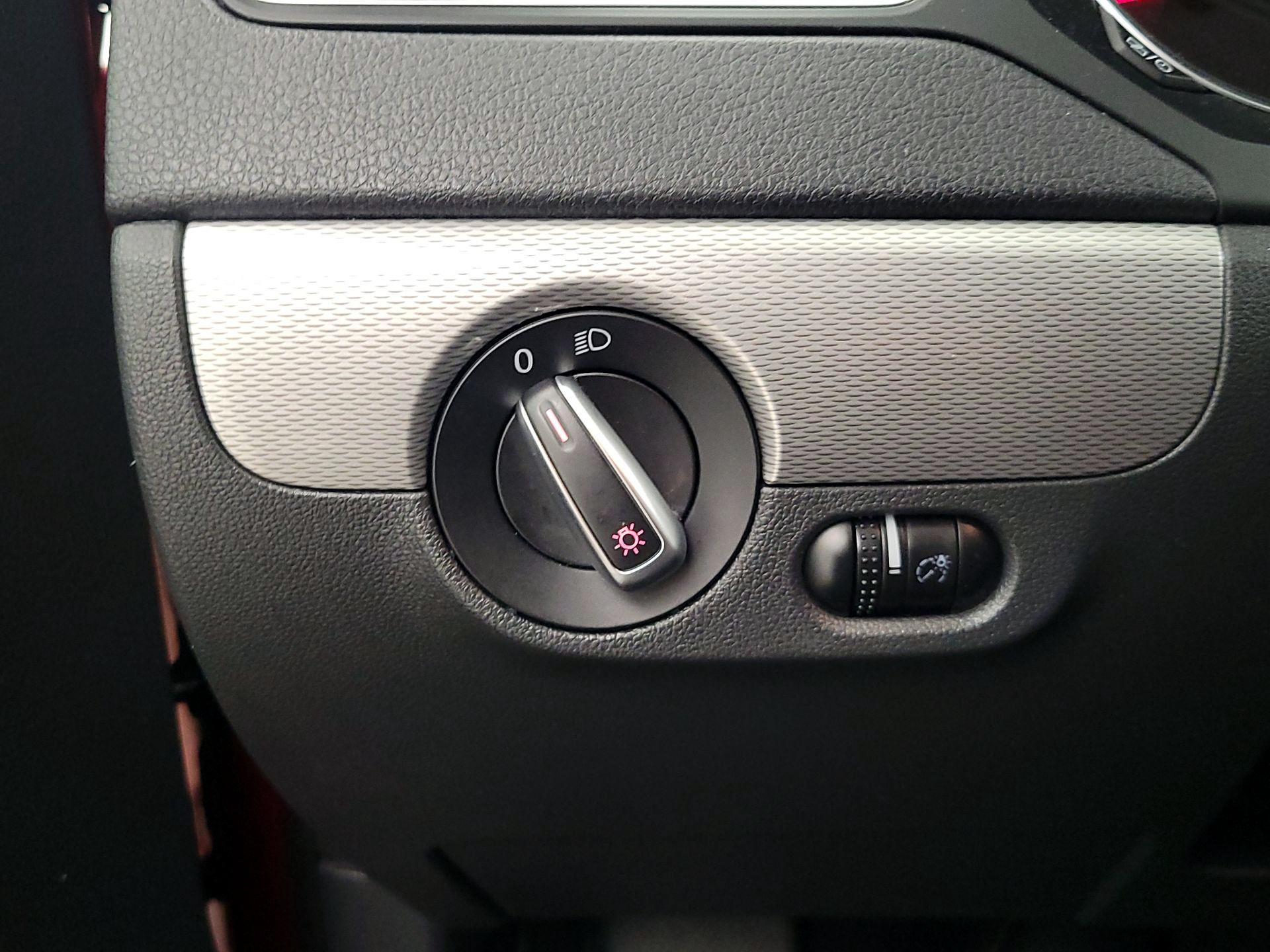 Thumbnail: 2017 Volkswagen Jetta - 13