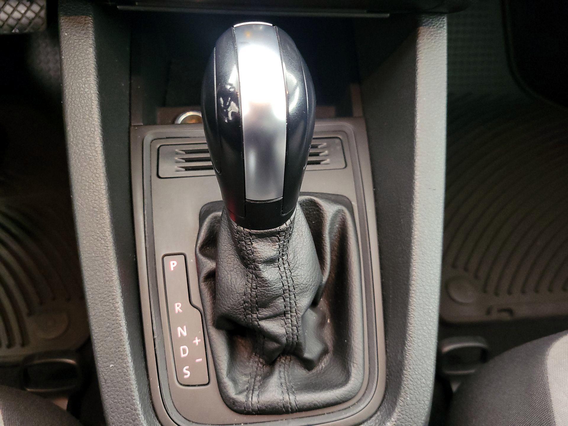 Thumbnail: 2017 Volkswagen Jetta - 17