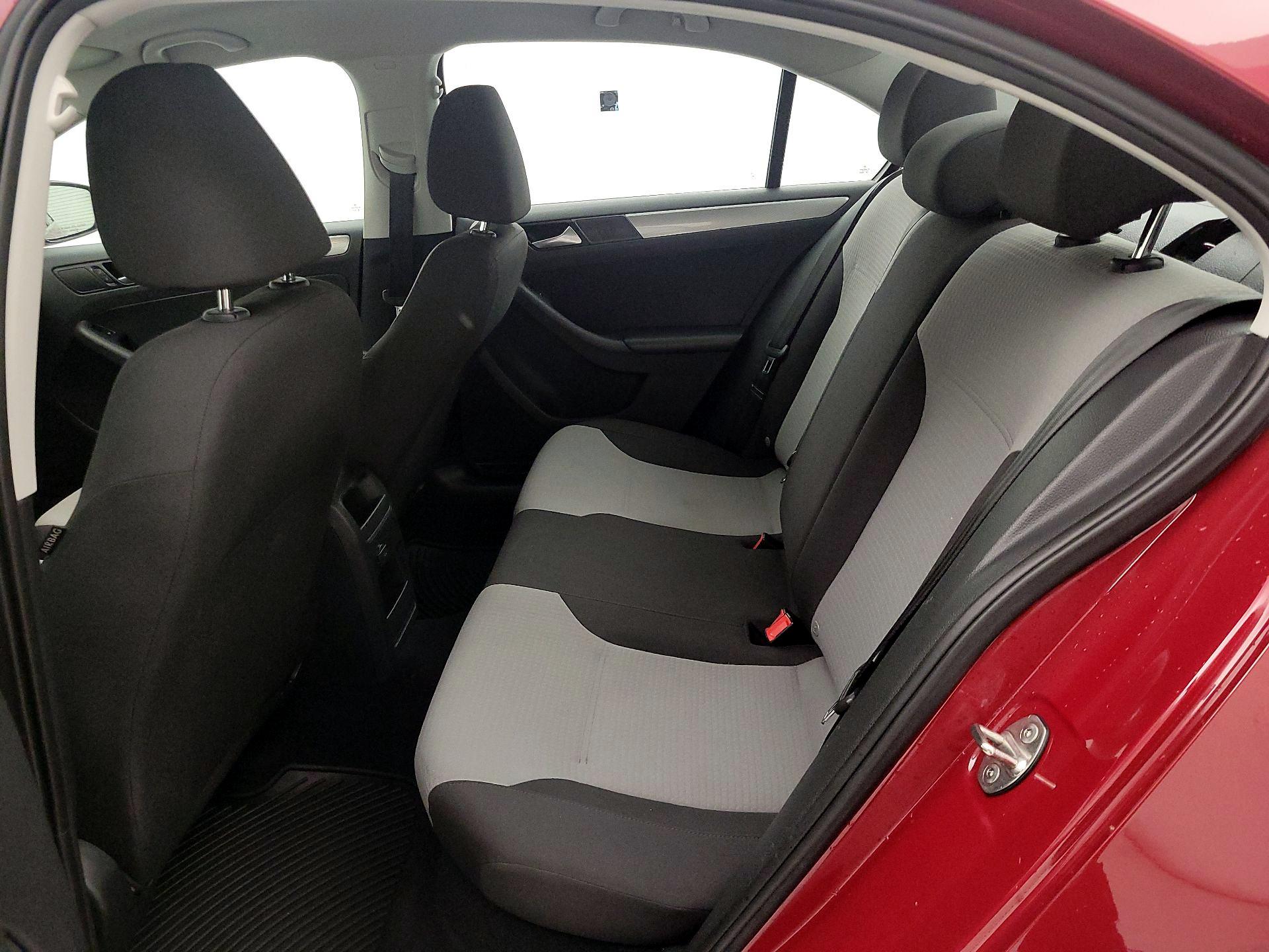 Thumbnail: 2017 Volkswagen Jetta - 19