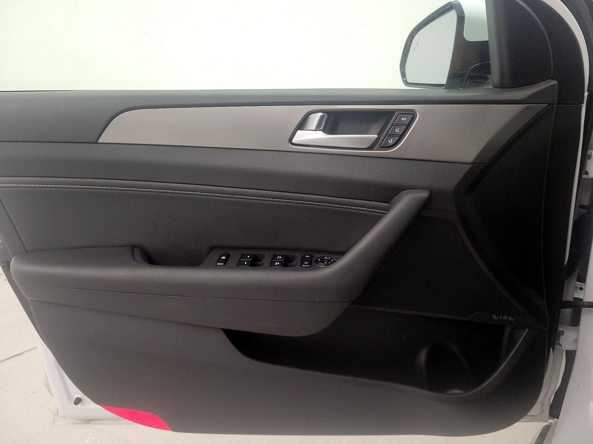 Thumbnail: 2015 Hyundai Sonata - 12