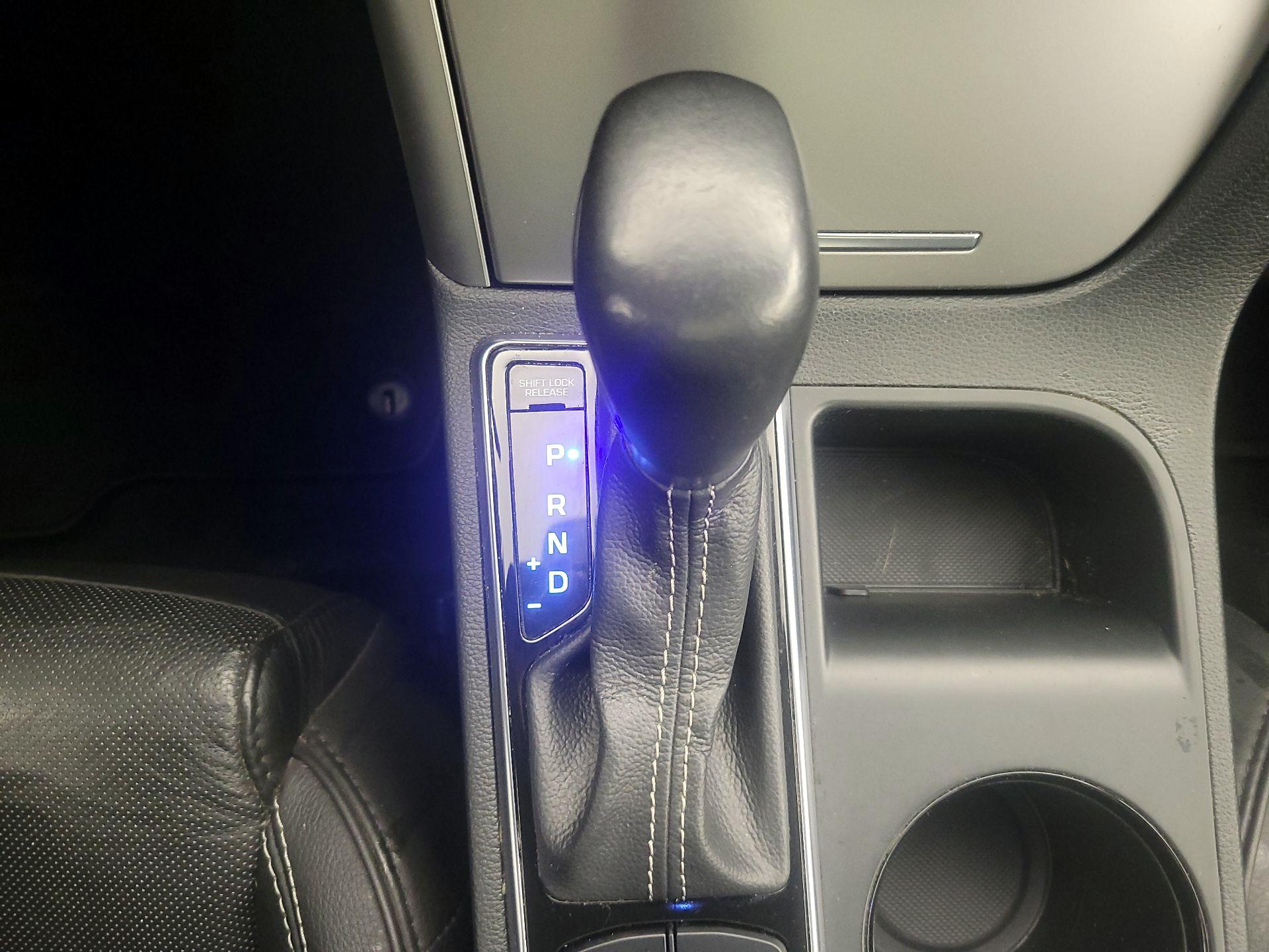 Thumbnail: 2015 Hyundai Sonata - 18