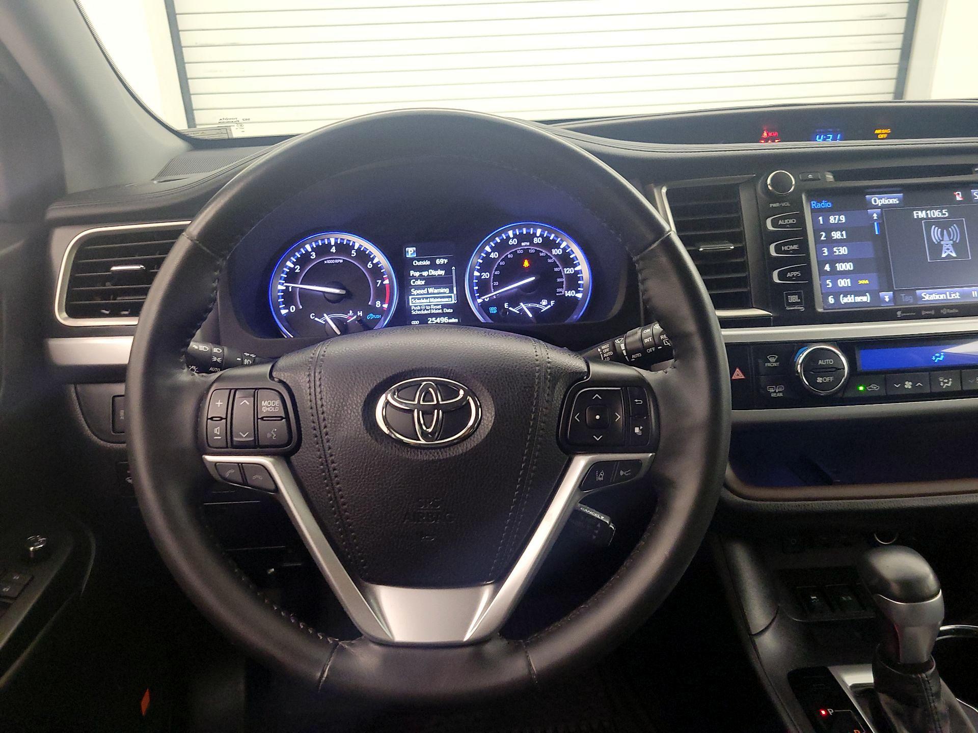 Thumbnail: 2019 Toyota Highlander - 10