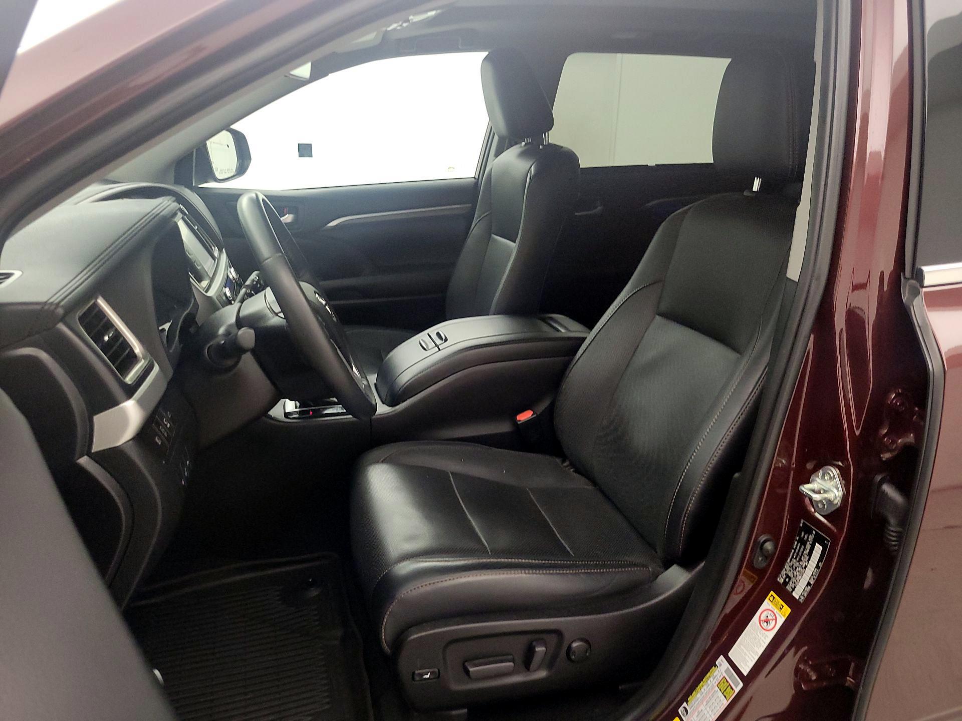 Thumbnail: 2019 Toyota Highlander - 11