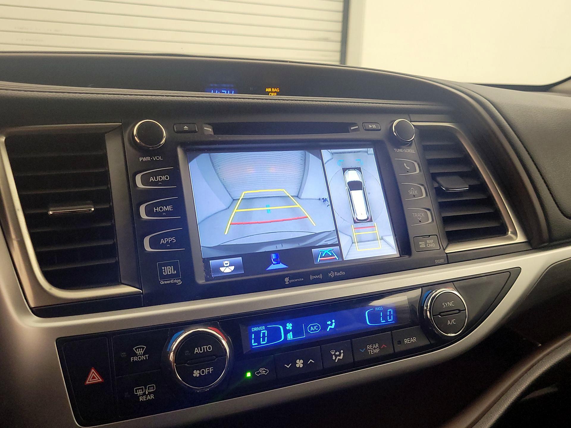 Thumbnail: 2019 Toyota Highlander - 14