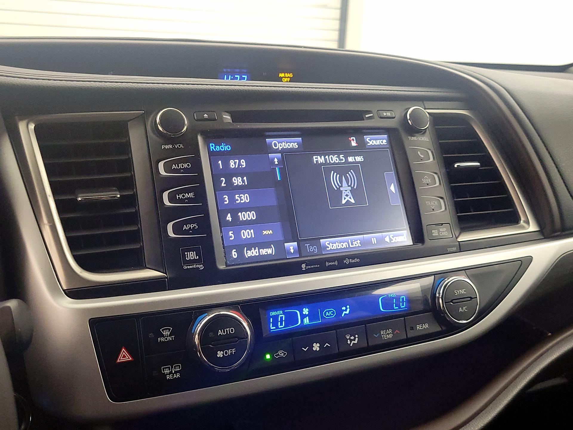 Thumbnail: 2019 Toyota Highlander - 15