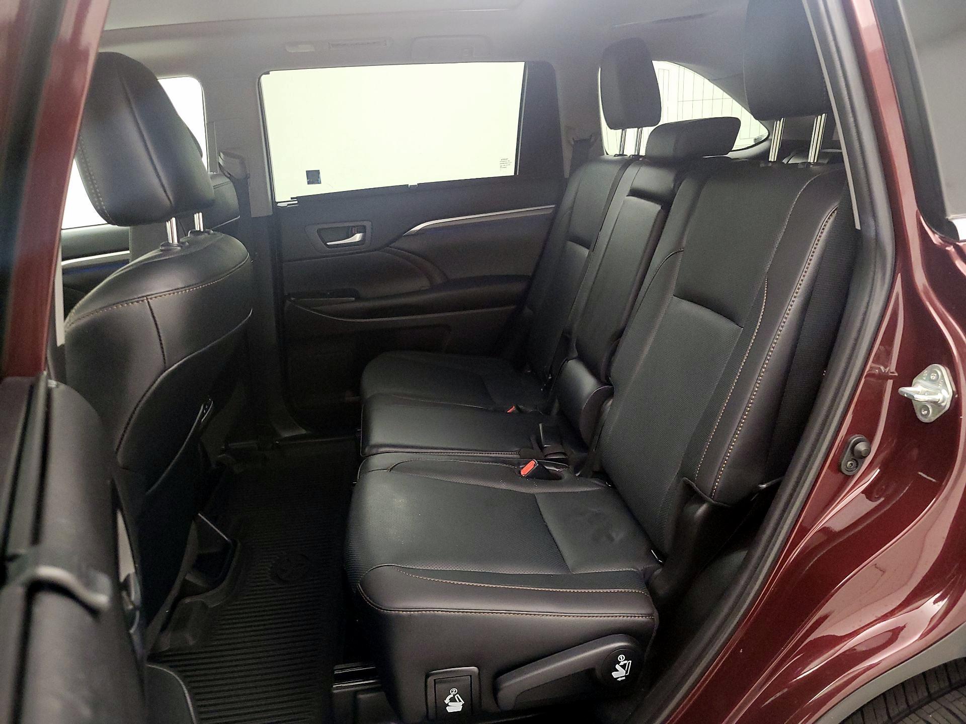 Thumbnail: 2019 Toyota Highlander - 20