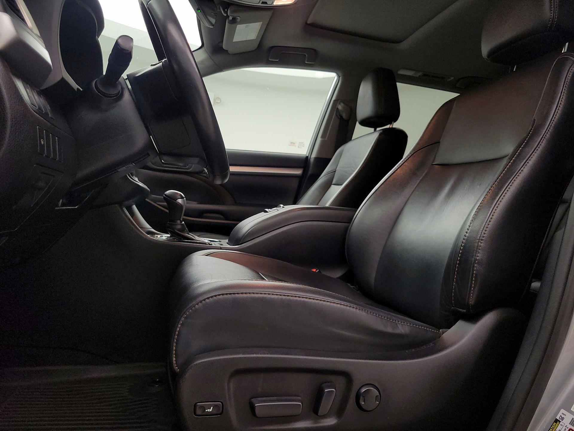 Thumbnail: 2019 Toyota Highlander - 11