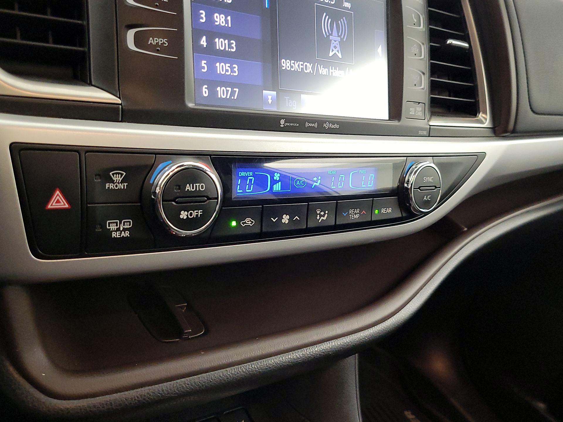 Thumbnail: 2019 Toyota Highlander - 17