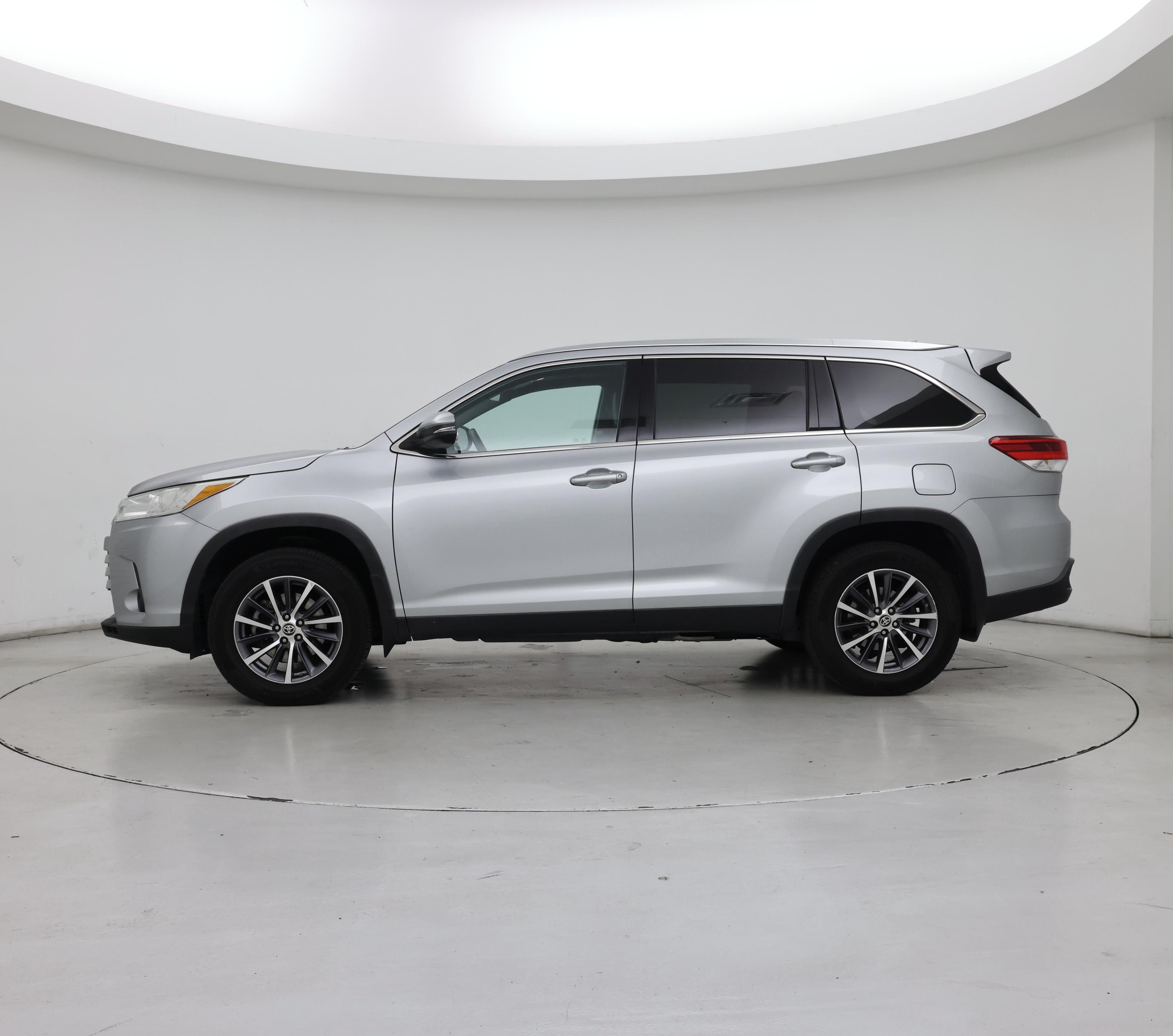 Thumbnail: 2019 Toyota Highlander - 3