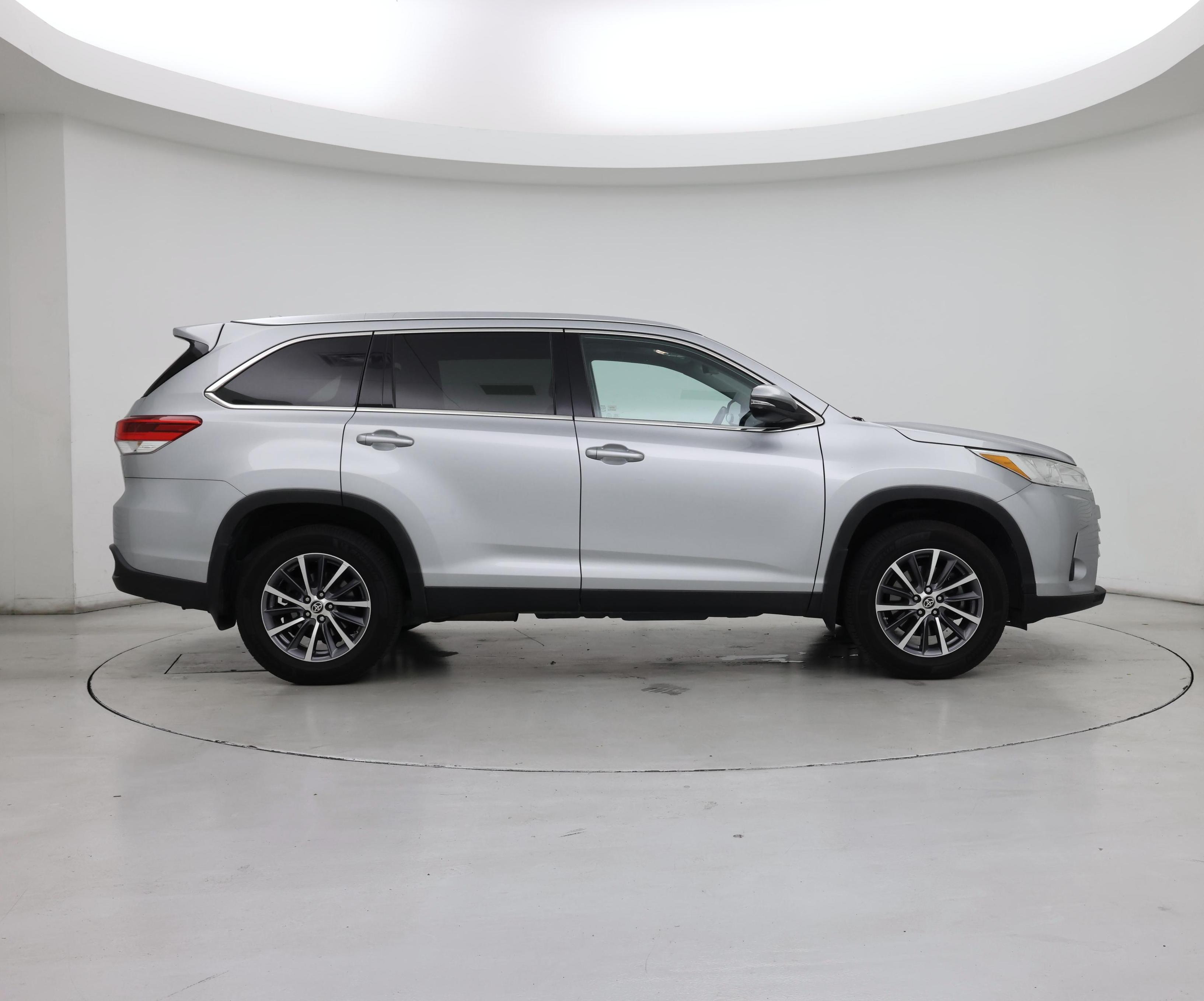 Thumbnail: 2019 Toyota Highlander - 7