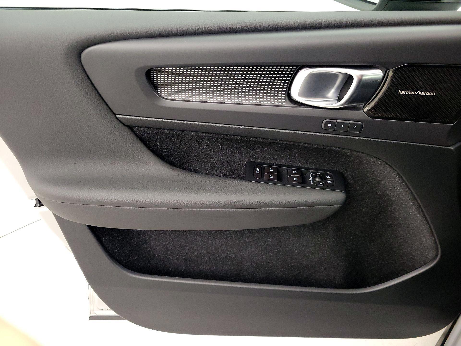 Thumbnail: 2019 Volvo XC40 - 12