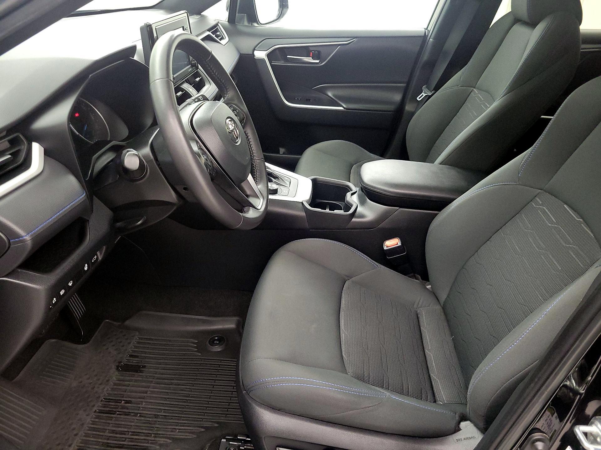 Thumbnail: 2022 Toyota RAV4 - 11