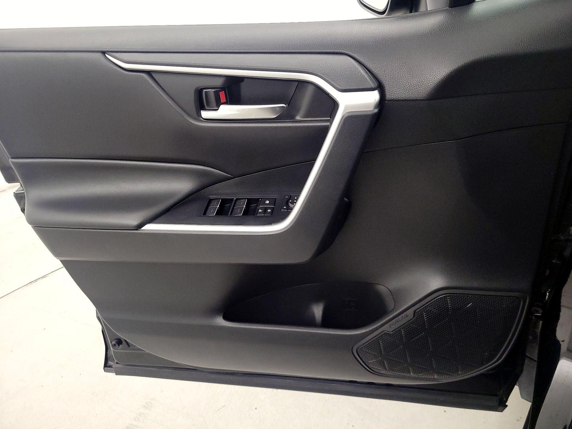 Thumbnail: 2022 Toyota RAV4 - 12