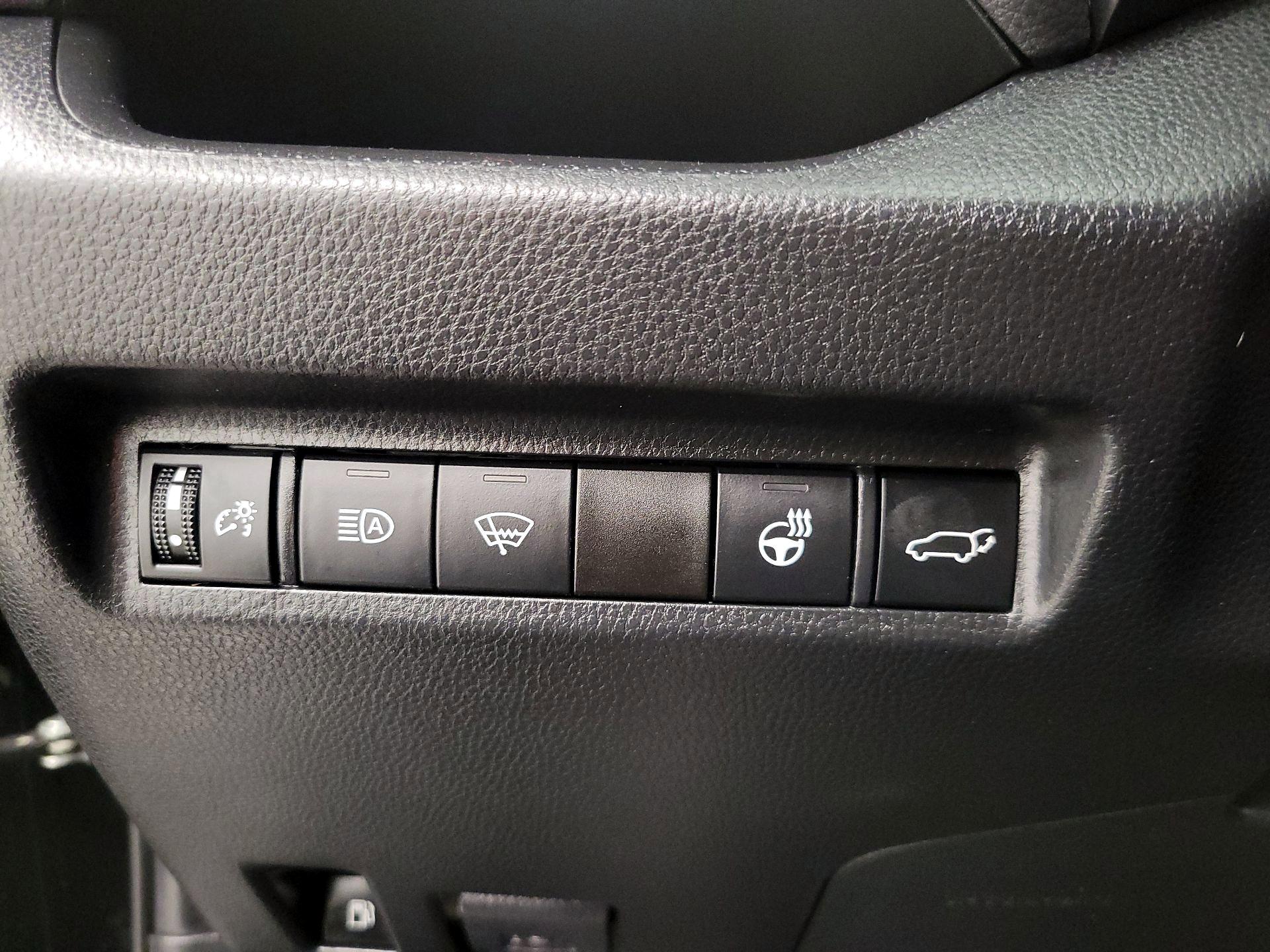 Thumbnail: 2022 Toyota RAV4 - 13