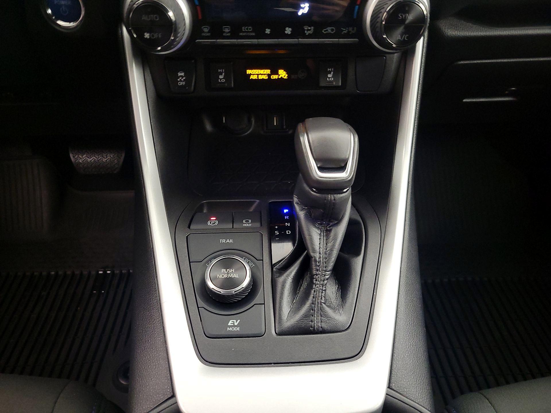 Thumbnail: 2022 Toyota RAV4 - 17