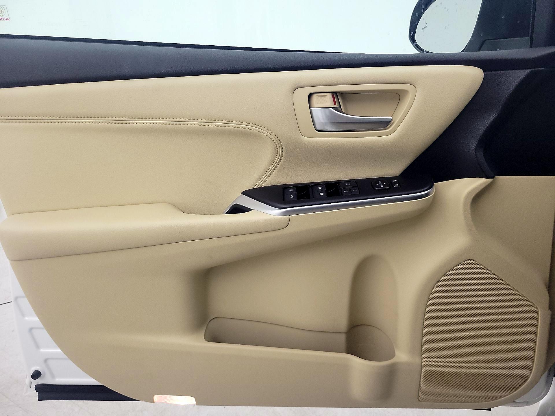 Thumbnail: 2017 Toyota Camry - 12