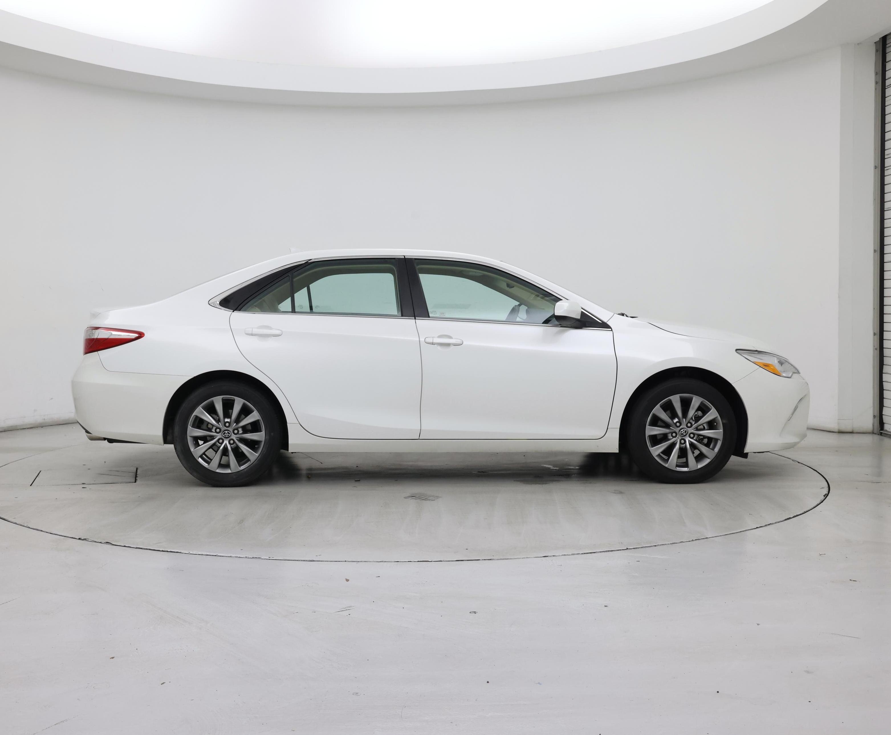 Thumbnail: 2017 Toyota Camry - 7