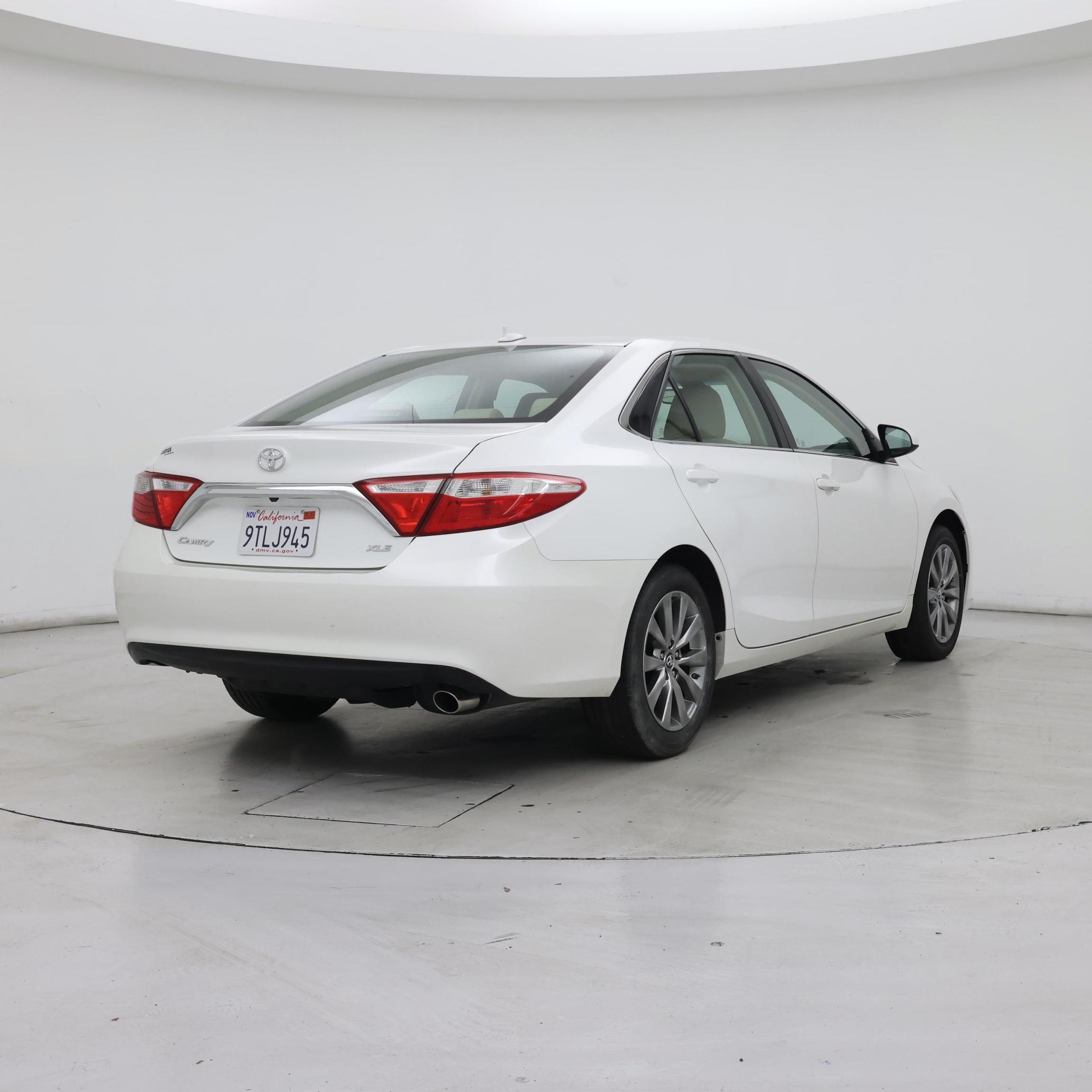 Thumbnail: 2017 Toyota Camry - 8