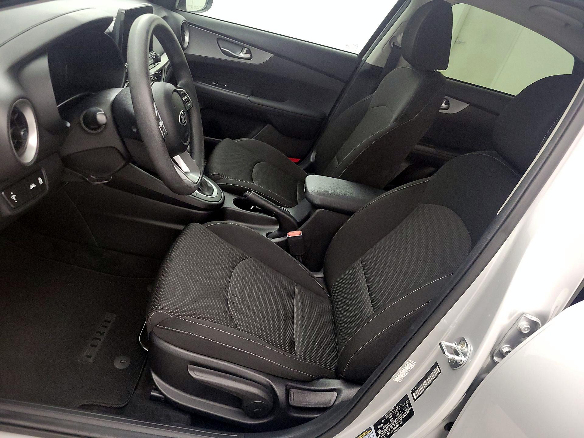 Thumbnail: 2021 Kia Forte - 11