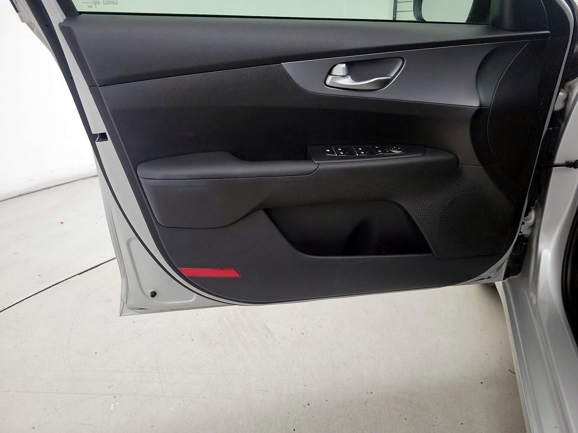 Thumbnail: 2021 Kia Forte - 12