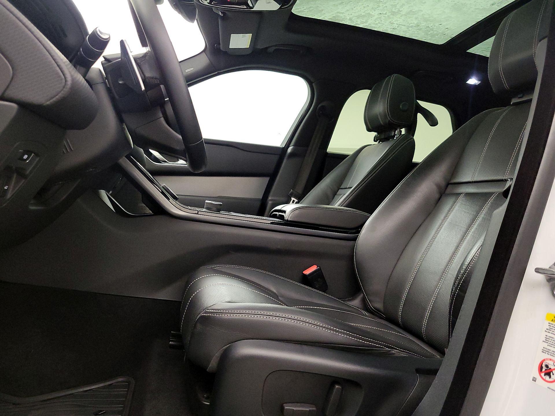 Thumbnail: 2019 Land Rover Range Rover Velar - 11