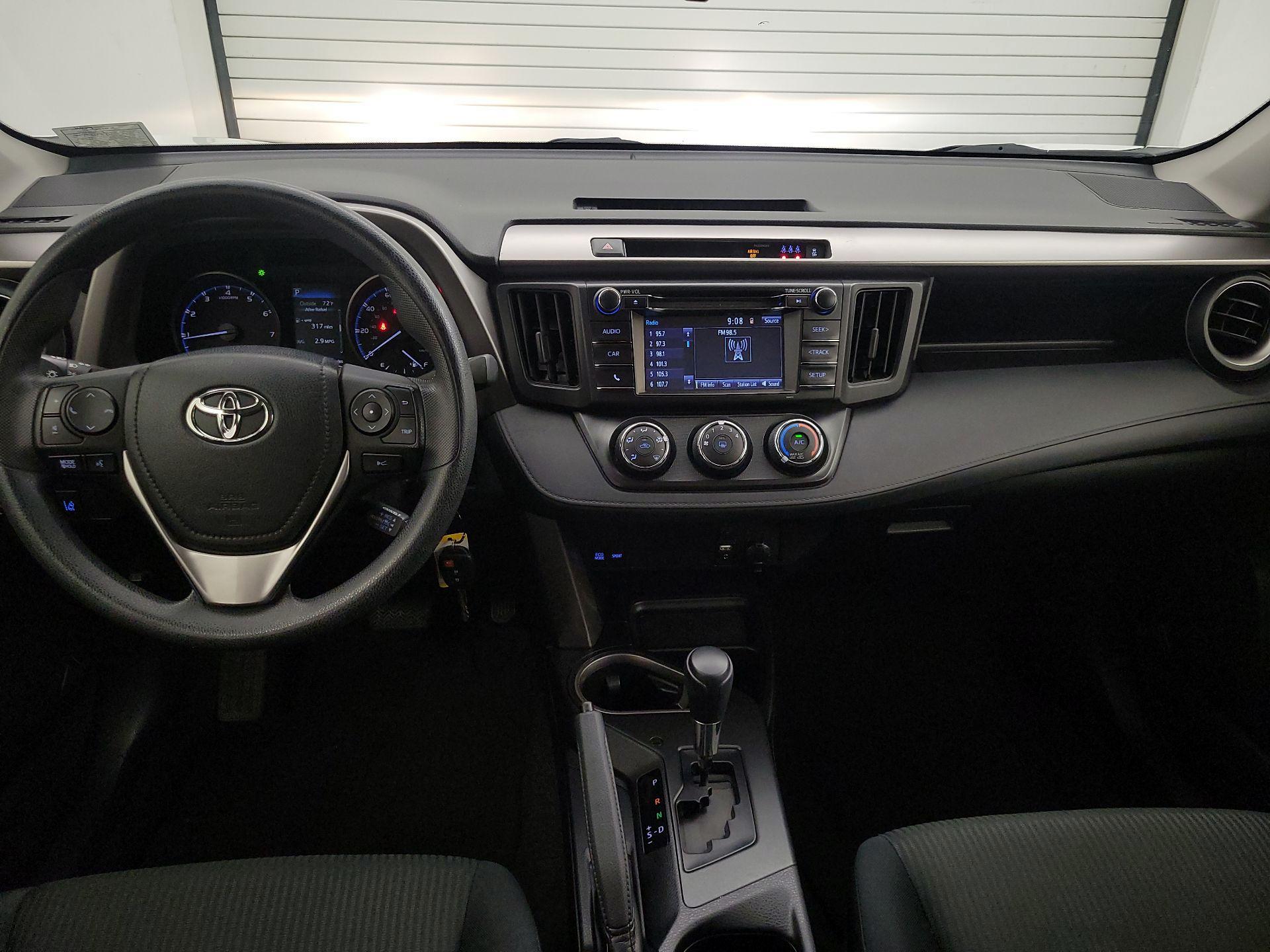Thumbnail: 2017 Toyota RAV4 - 9