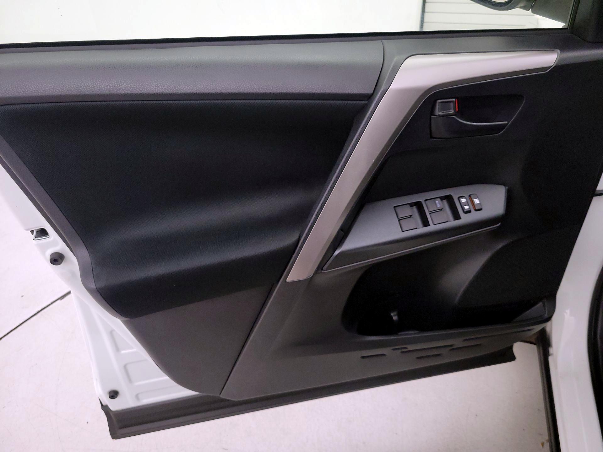Thumbnail: 2017 Toyota RAV4 - 12