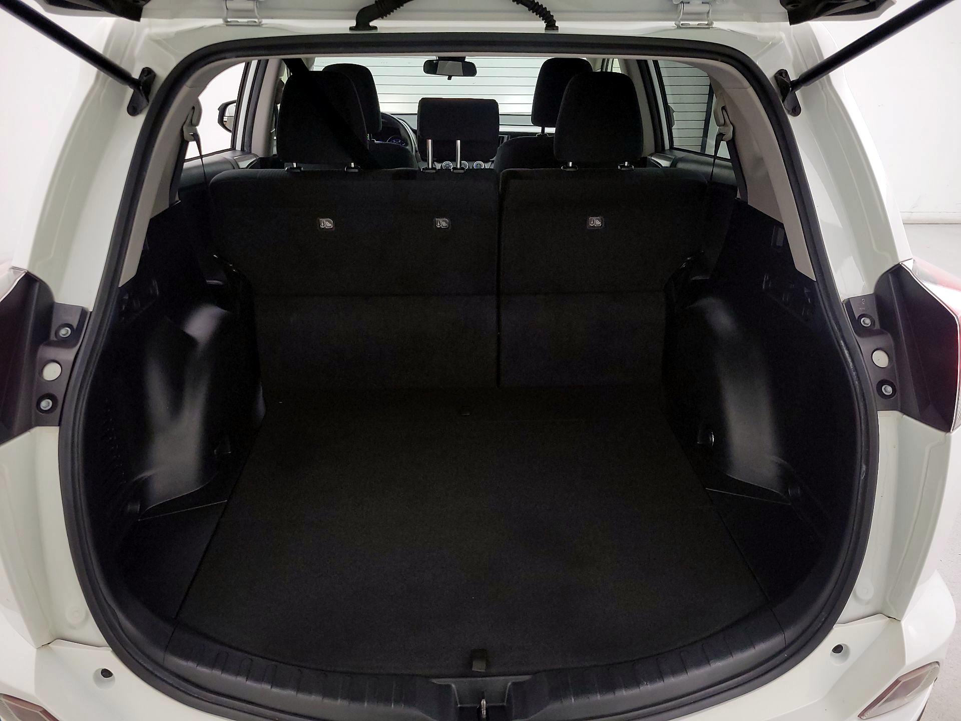 Thumbnail: 2017 Toyota RAV4 - 20