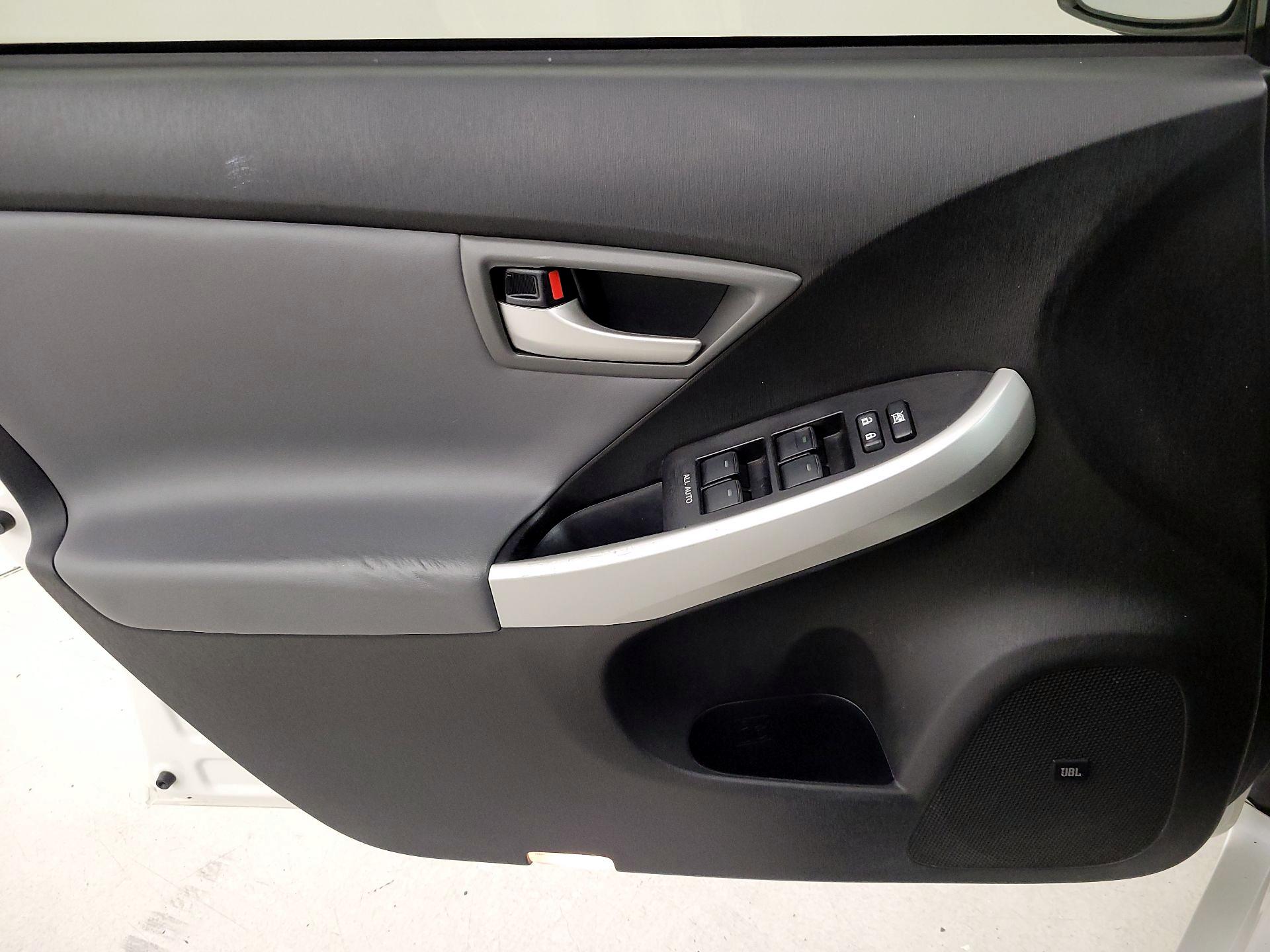 Thumbnail: 2015 Toyota Prius - 12
