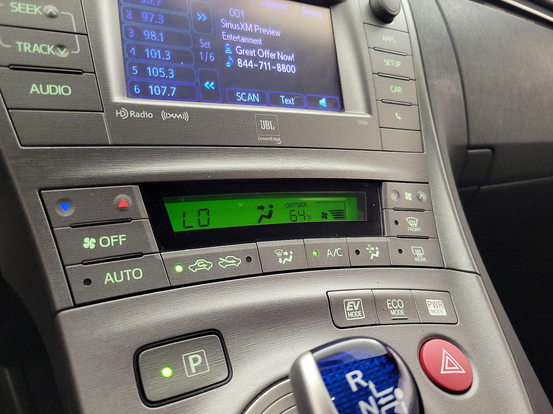 Thumbnail: 2015 Toyota Prius - 16
