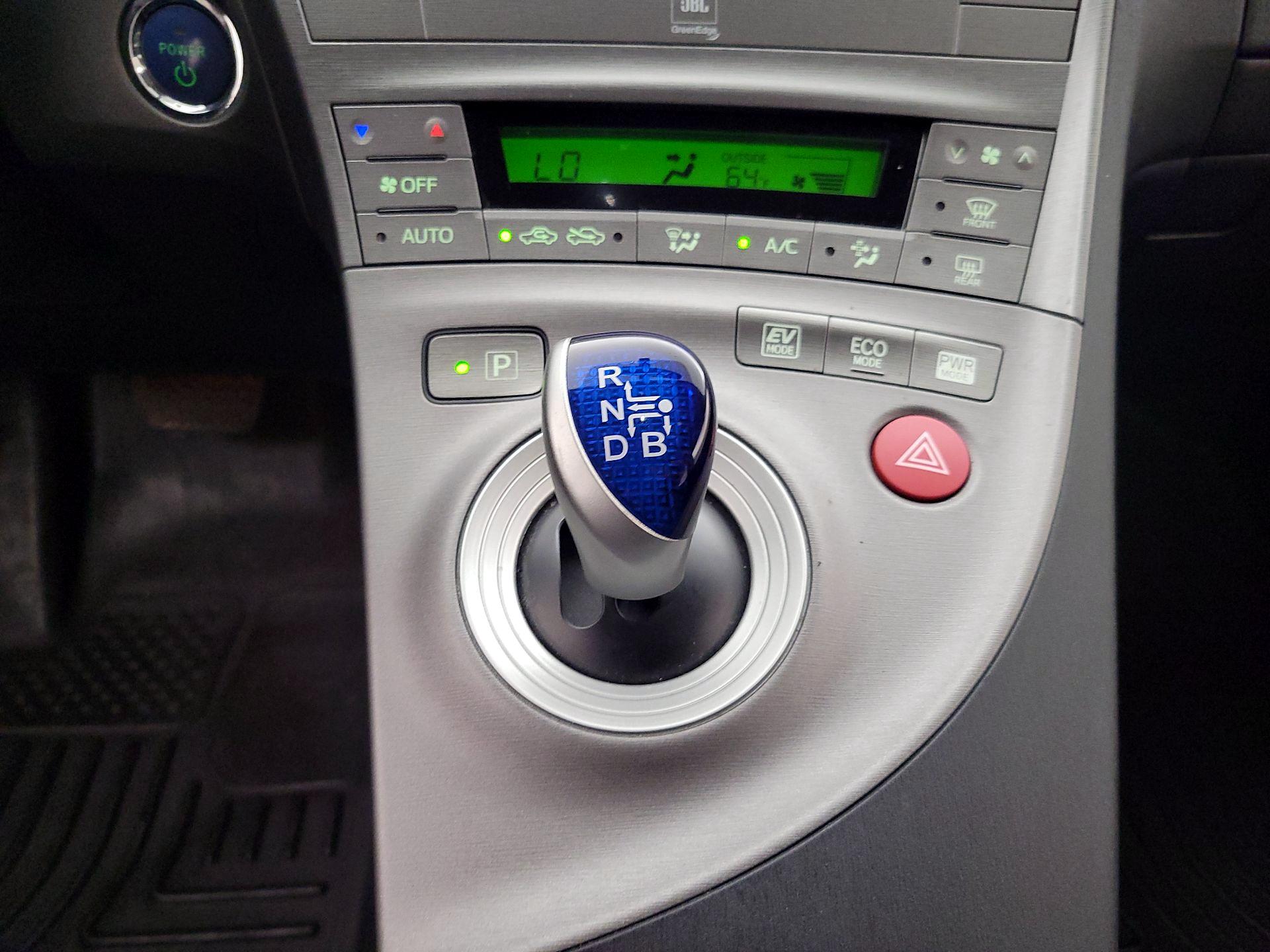 Thumbnail: 2015 Toyota Prius - 17