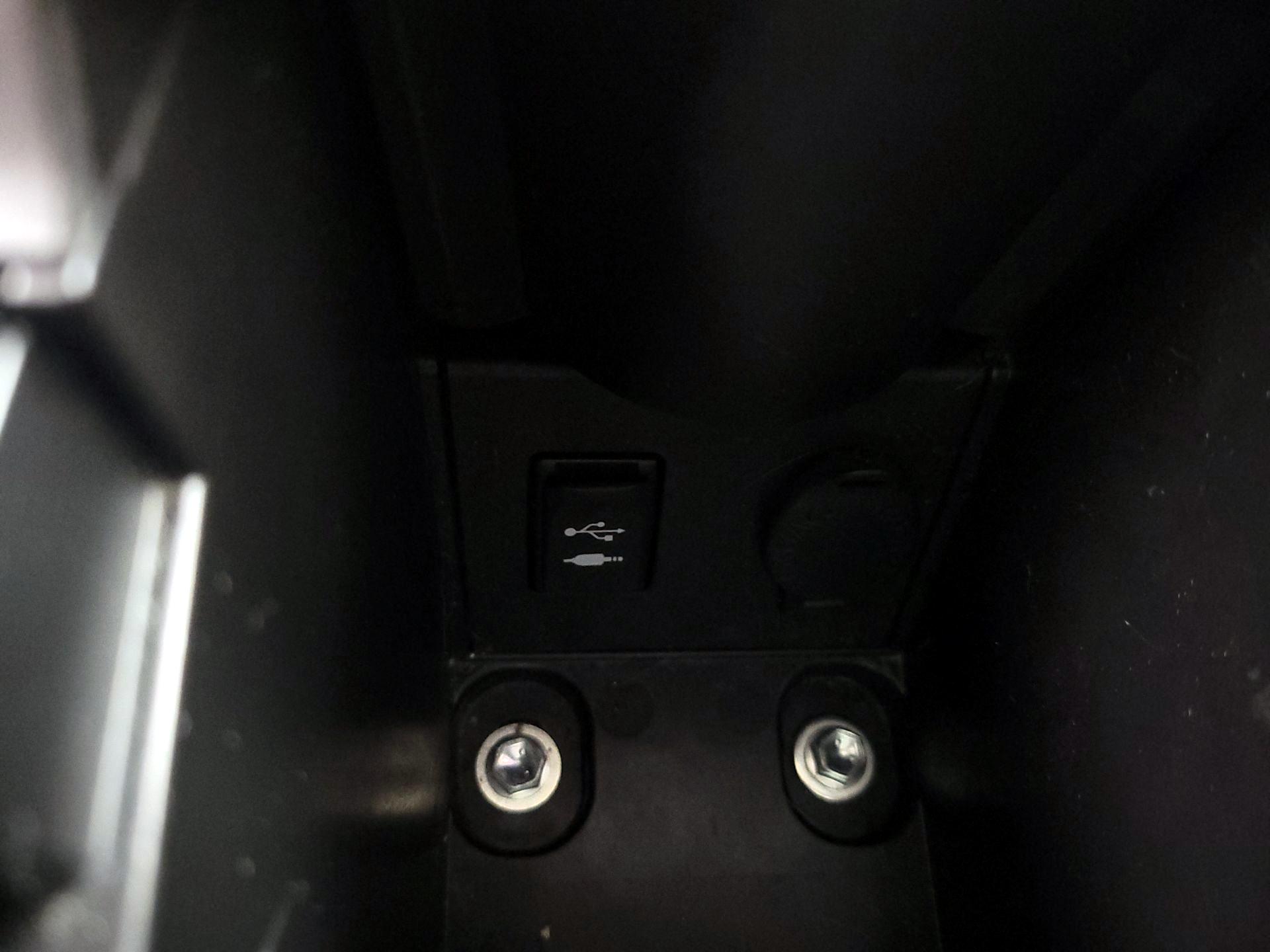 Thumbnail: 2015 Toyota Prius - 18