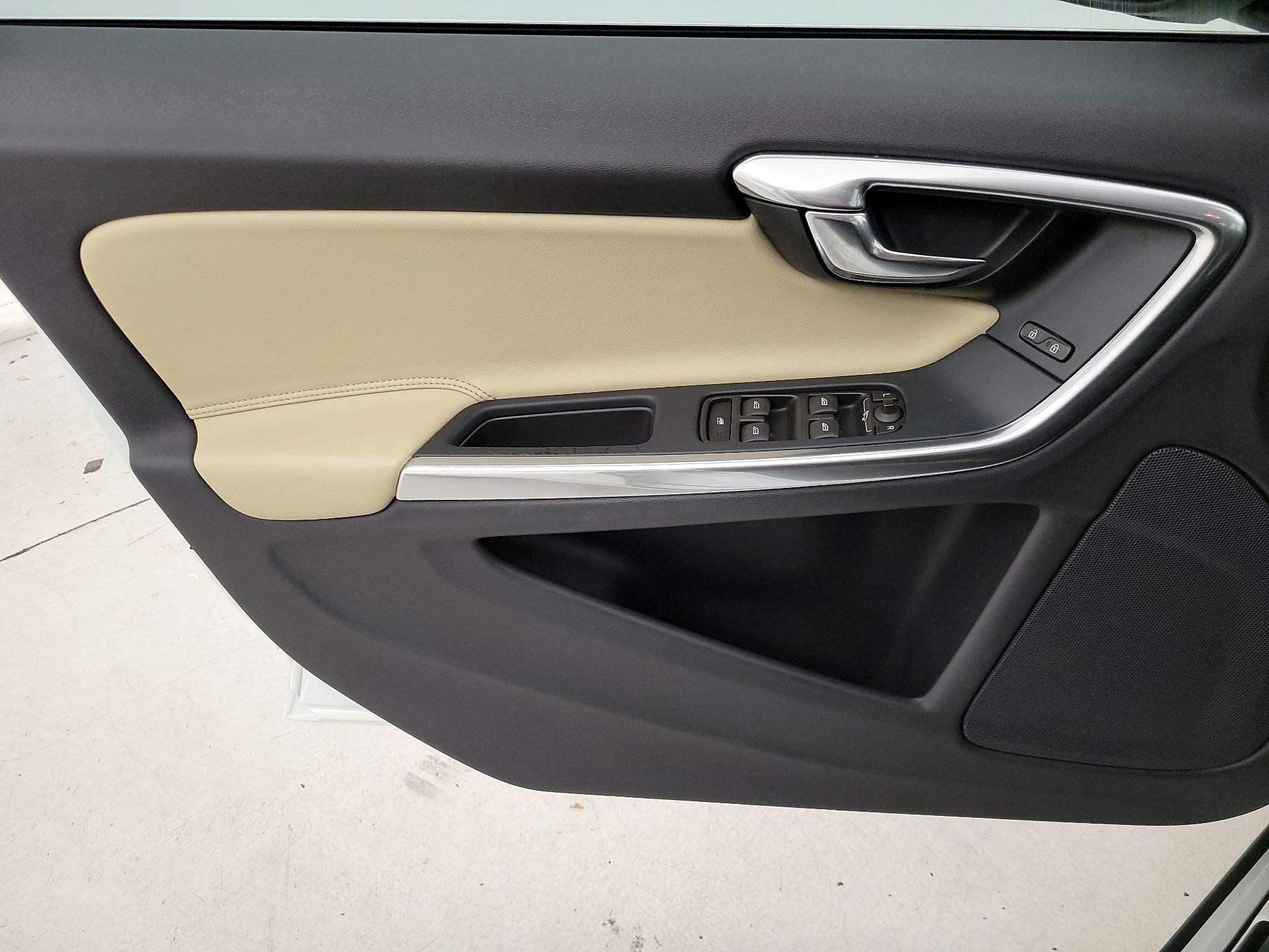 Thumbnail: 2016 Volvo S60 - 12