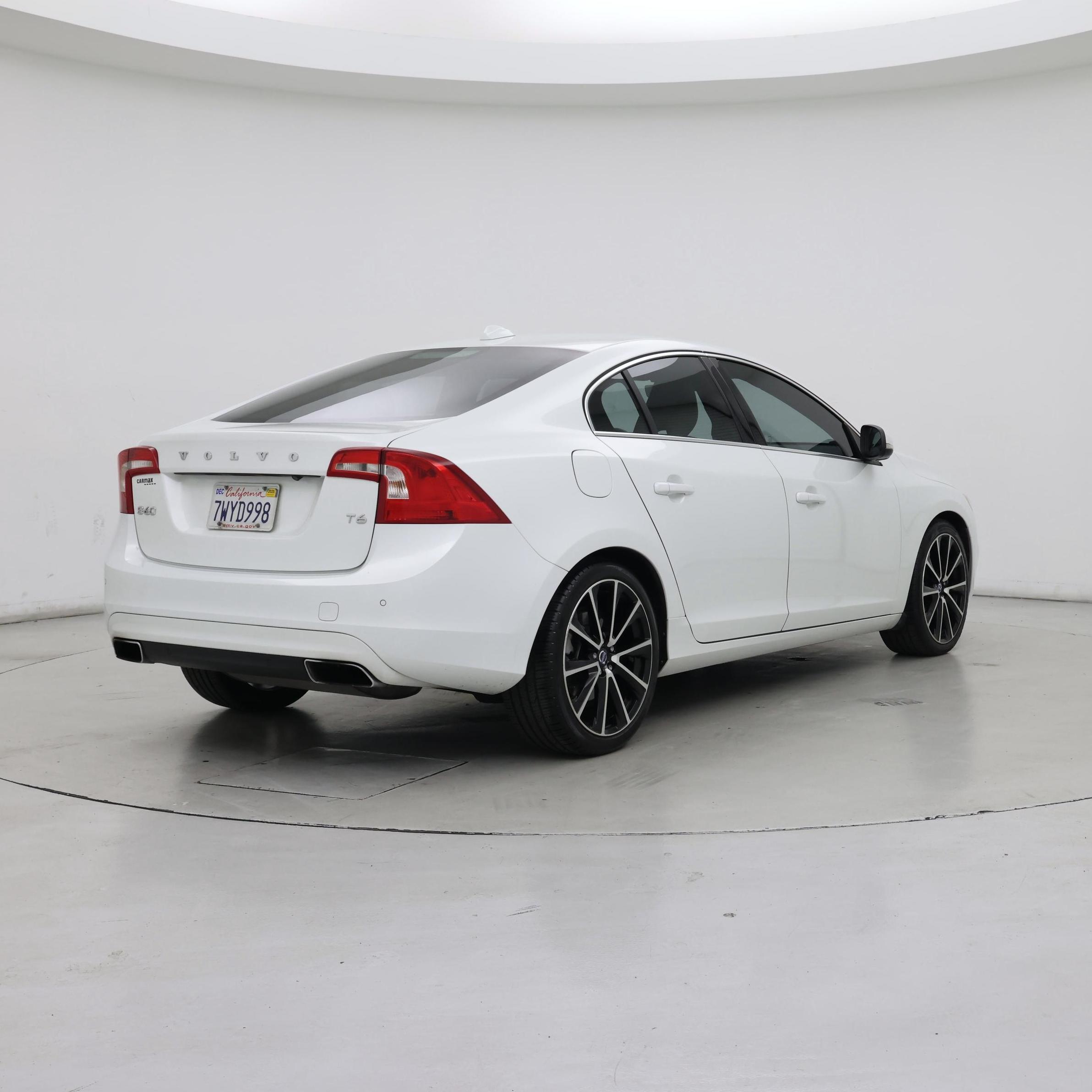 Thumbnail: 2016 Volvo S60 - 8