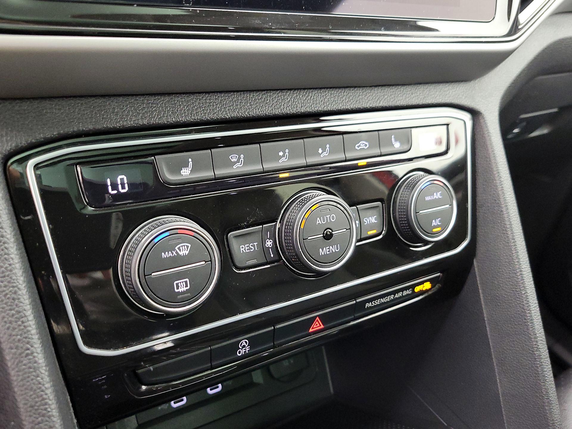 Thumbnail: 2022 Volkswagen Atlas - 16