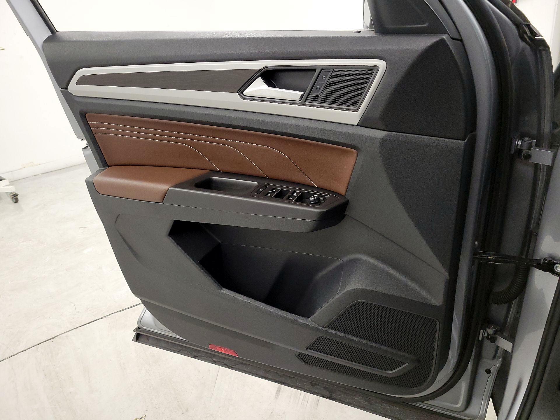 Thumbnail: 2022 Volkswagen Atlas - 12