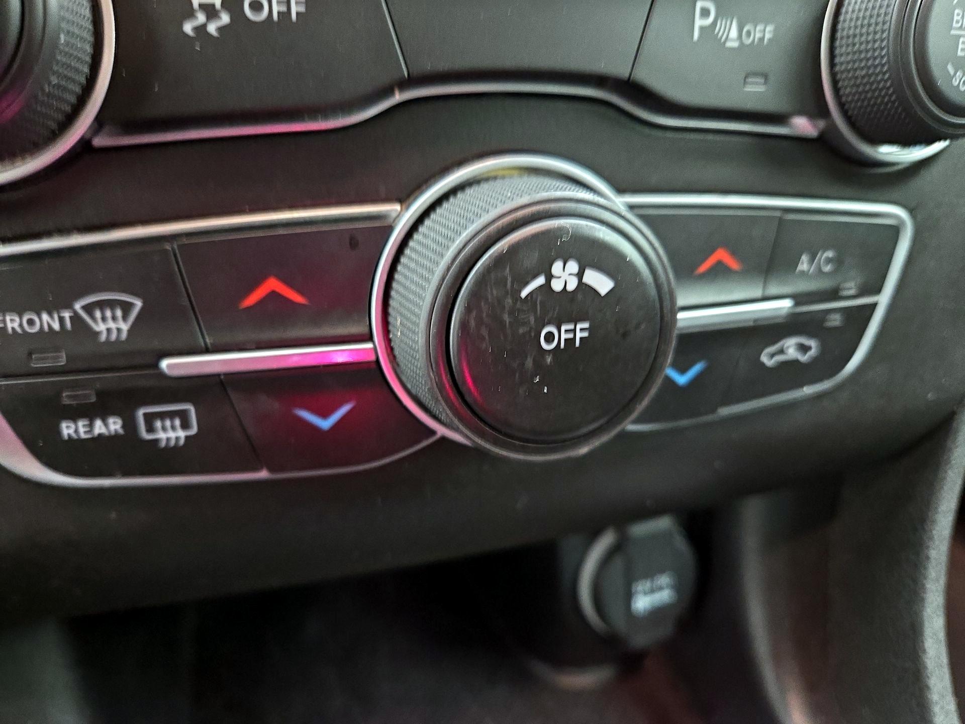 Thumbnail: 2022 Dodge Charger - 16