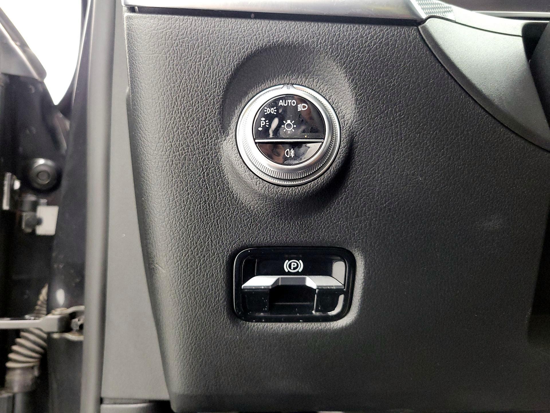 Thumbnail: 2022 Mercedes-Benz C-Class - 13