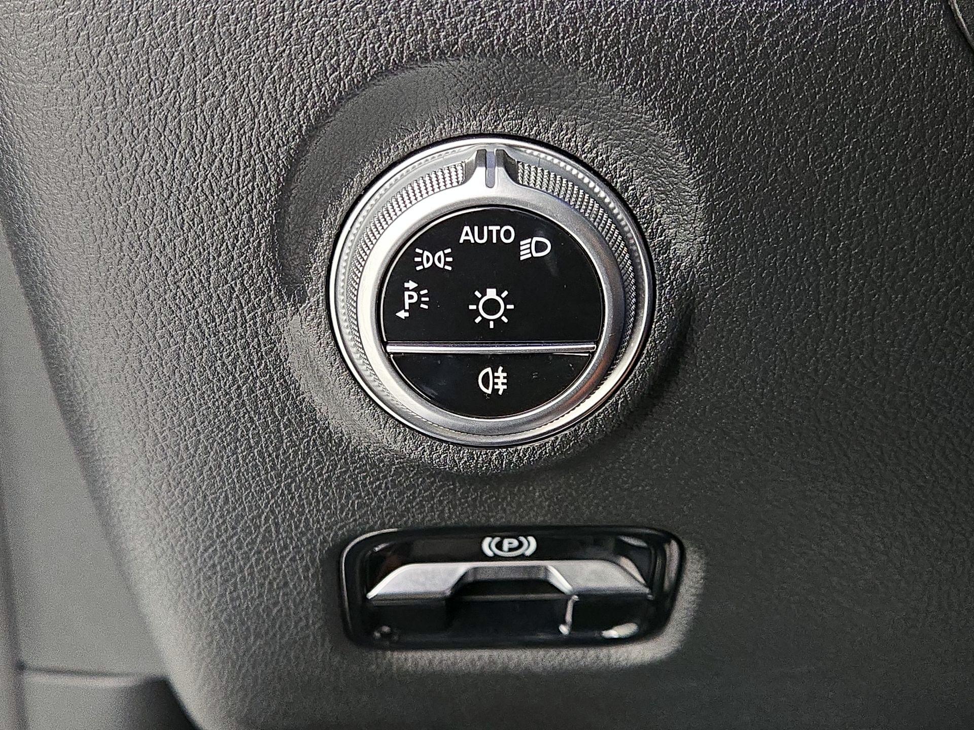 Thumbnail: 2022 Mercedes-Benz C-Class - 13