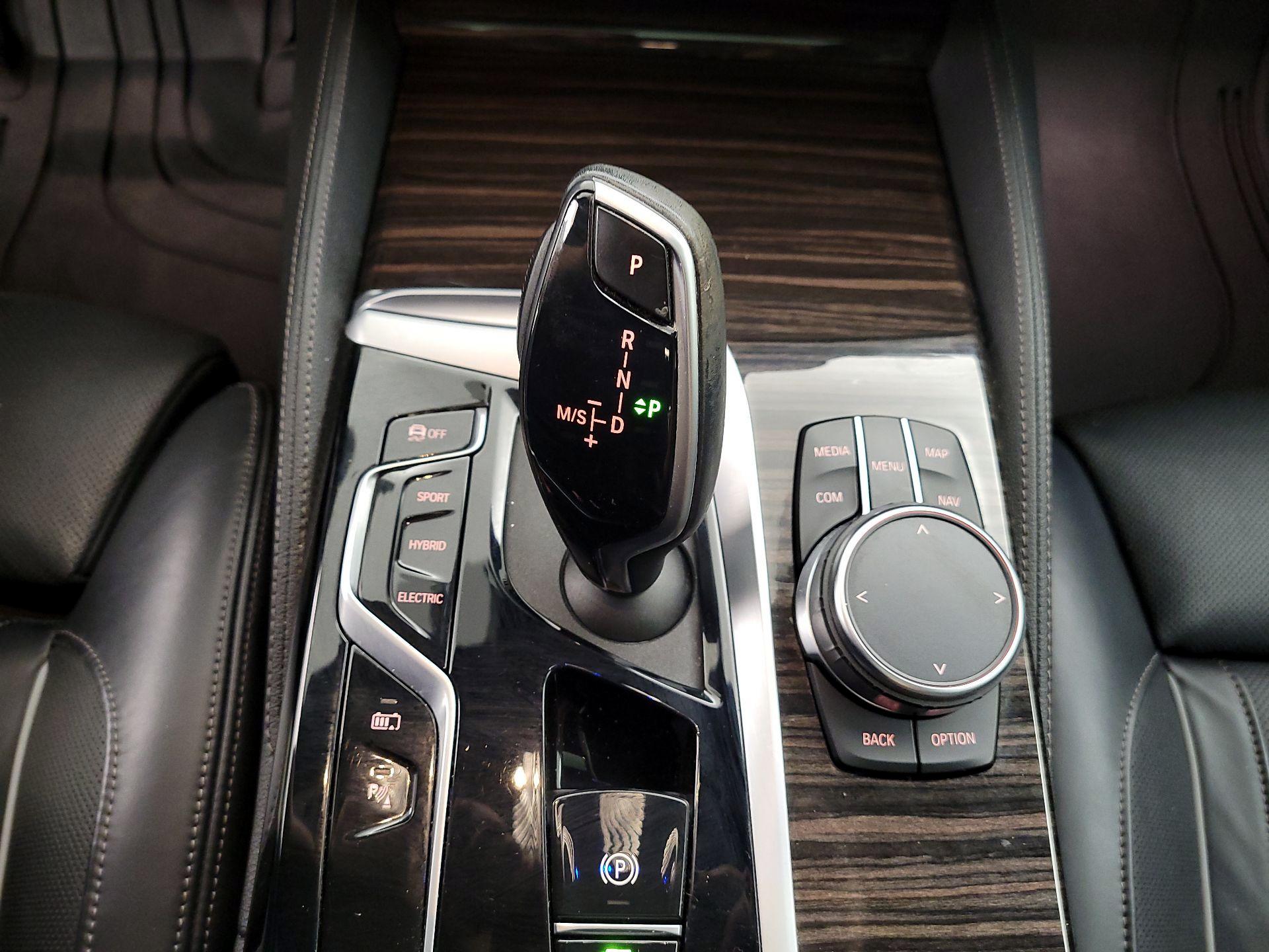 Thumbnail: 2023 BMW 5 Series - 18