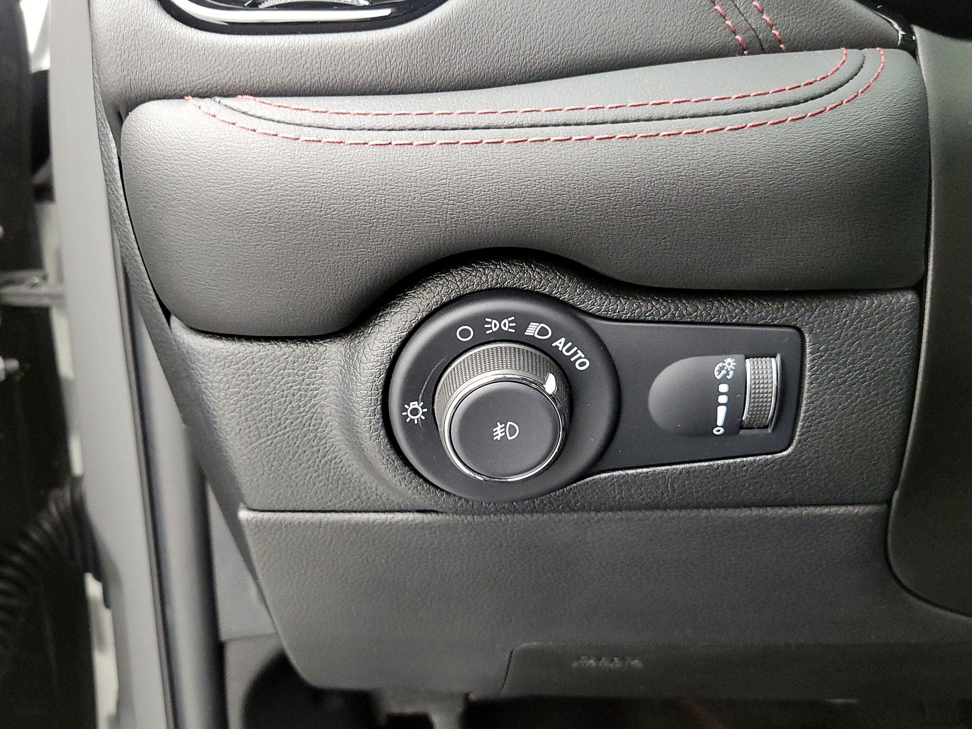 Thumbnail: 2022 Dodge Durango - 13