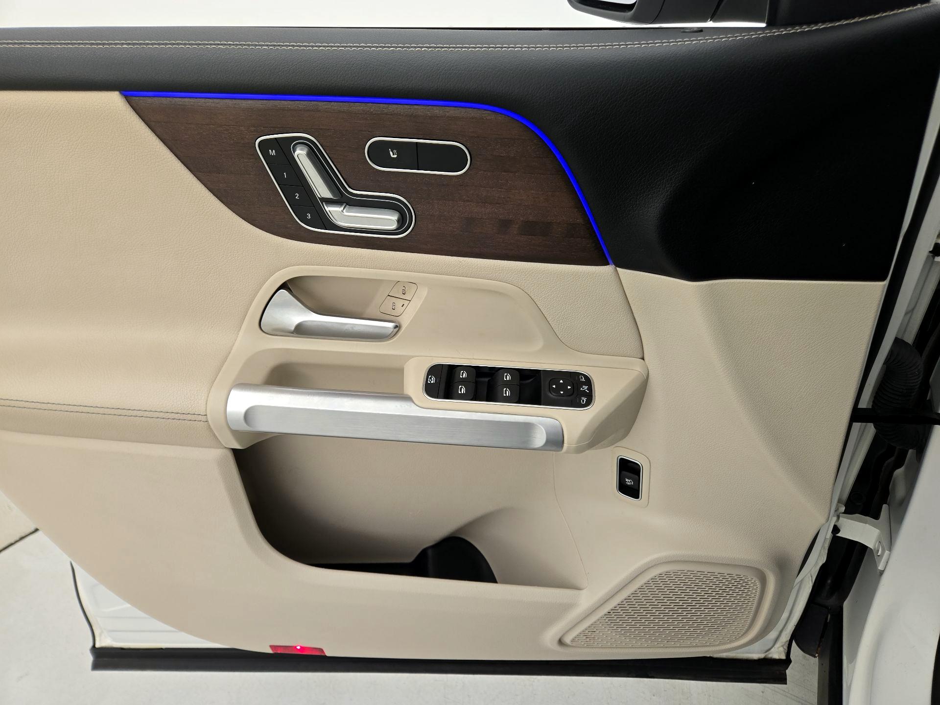 Thumbnail: 2022 Mercedes-Benz GLB - 12