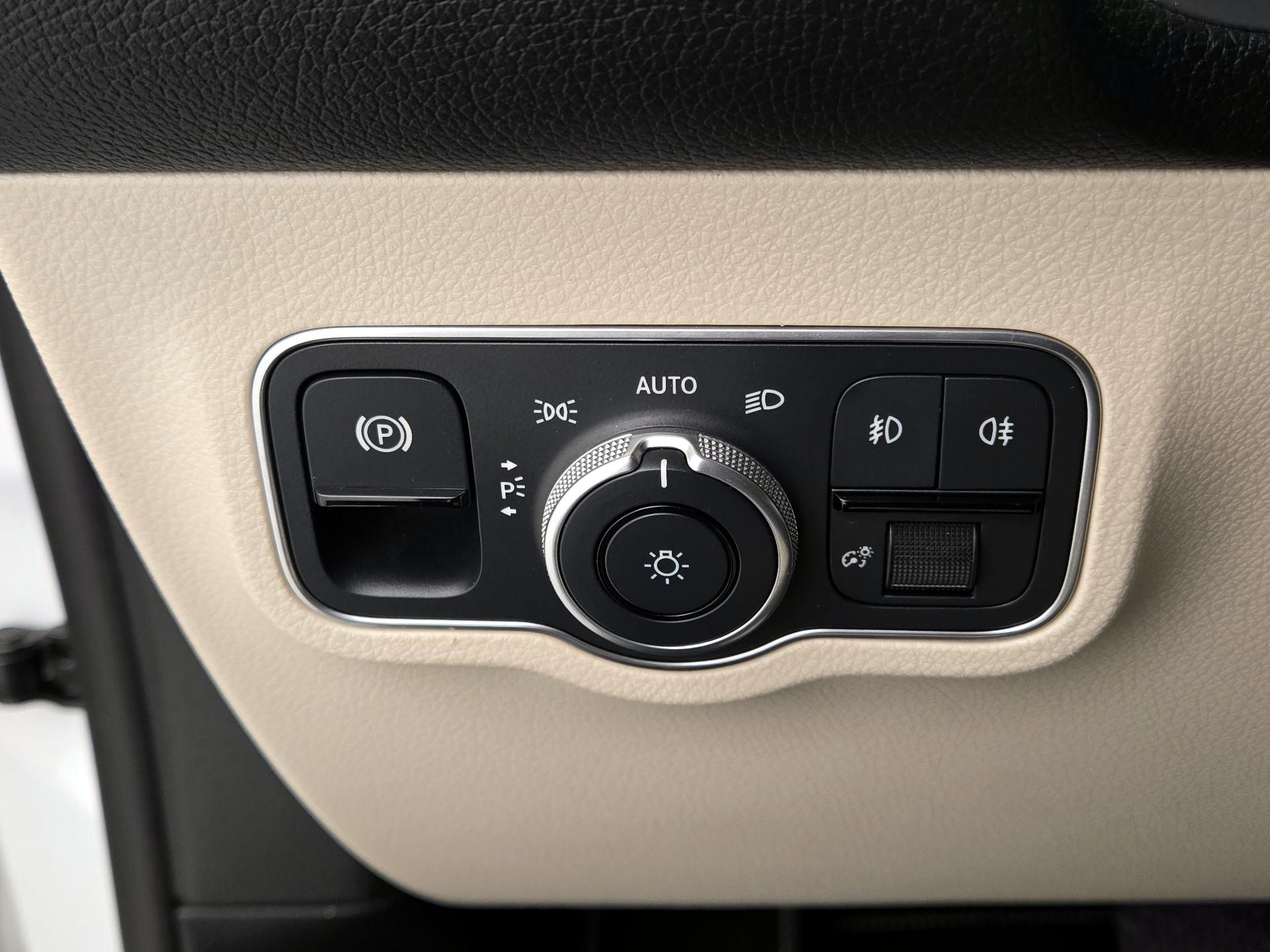 Thumbnail: 2022 Mercedes-Benz GLB - 13